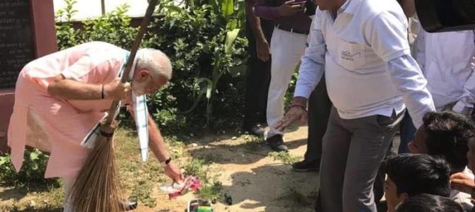 PM Narendra Modi offering Shramdaan as part of #SwachhataHiSeva movement at the Baba Sahib Ambedkar Secondary School in Paharganj, Delhi.